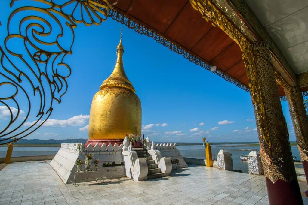 Bupaya Pagoda om irrawaddy river, bagan