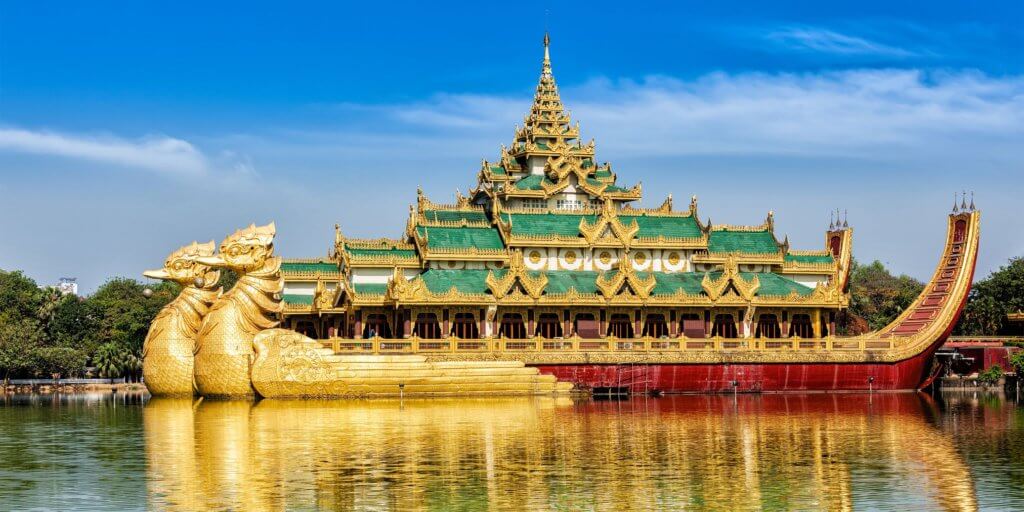 Karaweik Royal Barge,Places of interest in Yangon_ Kandawgyi Lake, Yangon