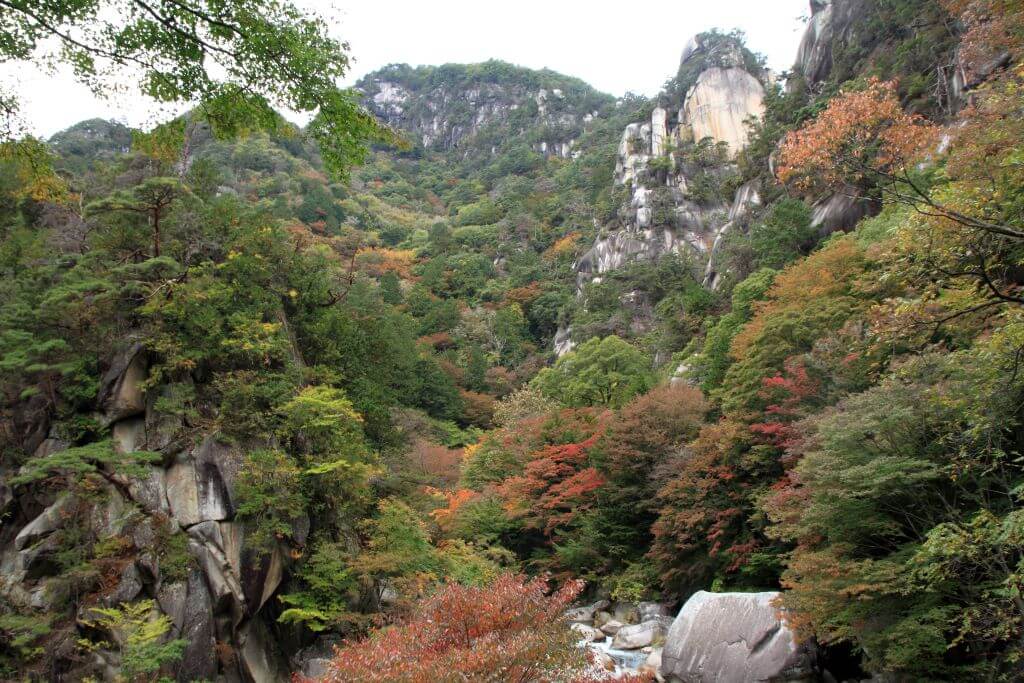 Mitake Shosenkyo gorges and Kakuenbo with red autumn leaves
