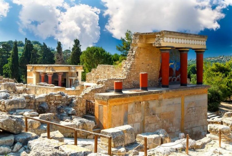 Visit Knossos Palace & the Minotaur Labyrinth