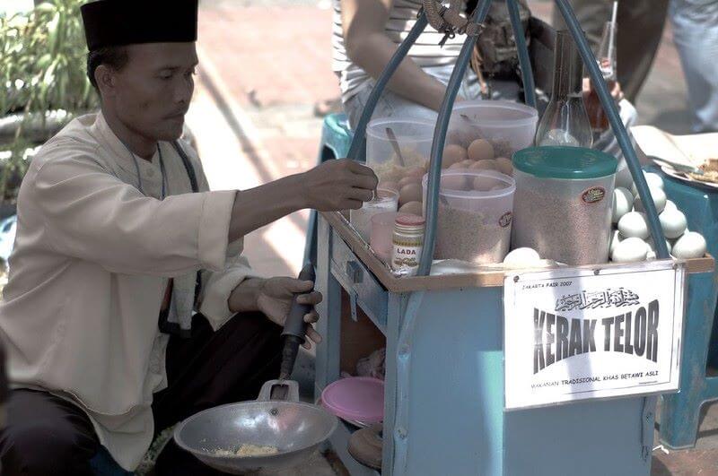 An Indonesian vendor preparing Kerak Telor