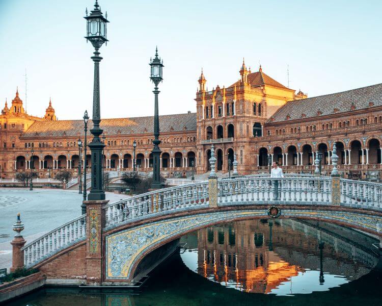 Photo of the bridge and buildings lining the Plaza de Espagna, Spain