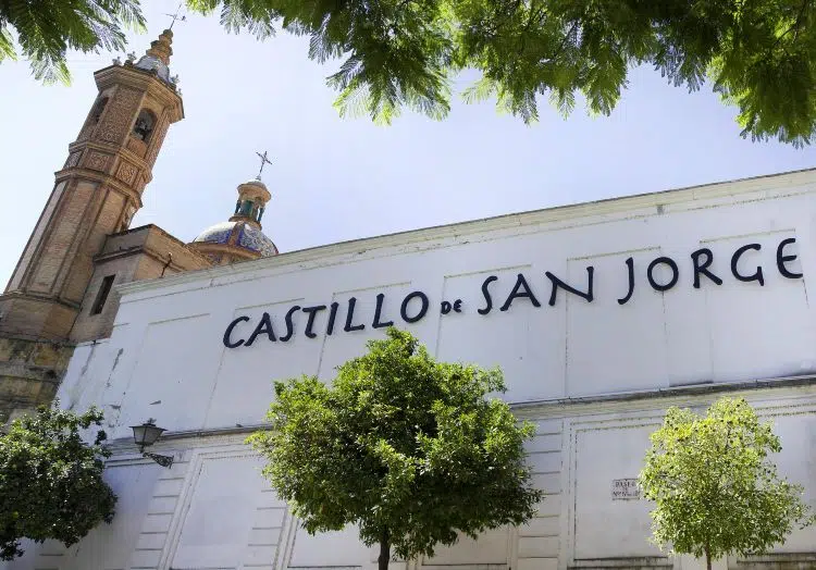 Sign on the building of Museo del Castillo de San Jorge